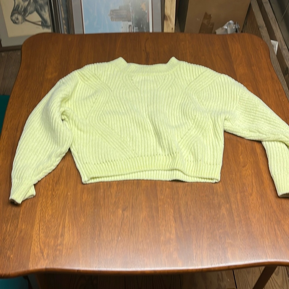 Yellow girls 8/10 sweater
